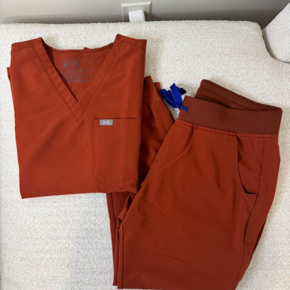 FIGS Auburn Scrub Set